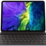 Smart Keyboard Folio for 11-inch iPad Pro (2nd Generation) - French, full-size keyboard with stand